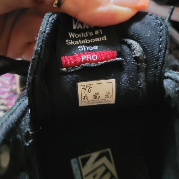 VANS - Picture 2 of 3